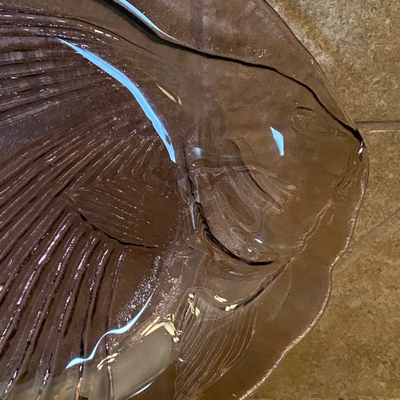 Purple Glass Beta Fish Detailed Design Plate Platter Serving Dish Arcoroc France - Picture 5 of 10
